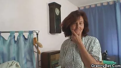 लोन, मसँग एउटा सी horn छ। एमेच्योर सेक्स पालिश