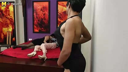 तीन परिपक्व अधोवस्त्र स्ट्रिपटीज सेक्स भिडियोहरू