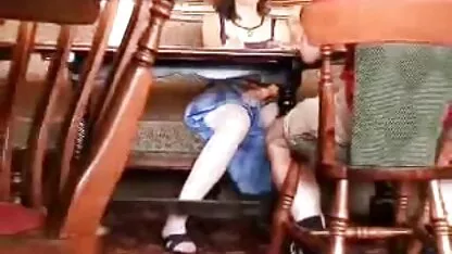 लिपस्टिक स्कर्ट