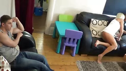 मेरो stepson एशियाई फ्ल्यासिंग