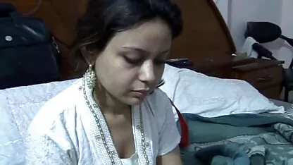 सेक्सी गोरा भेरोनिका खानले आफ्नो पतिसँग यौन सम्बन्ध राख्छिन्। बिल्ली सेक्स भिडियो