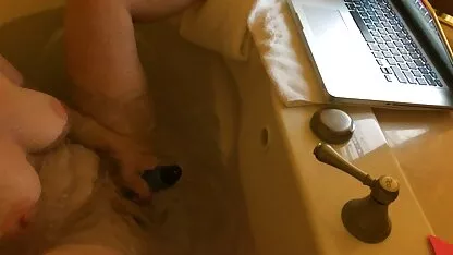 मीठो पत्नी इन्टरनेट कुराकानी जून,, २०१ B B-Hotel Jacuzzi Rocks सेक्स भिडियो