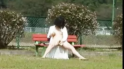 आमा, एशियाली केटीहरू बच्चाहरूको खेल मैदान कम गर्न
